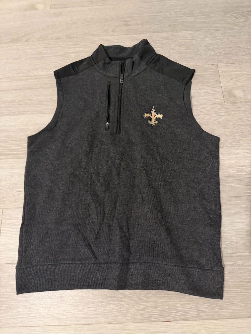 Men's Charcoal Gray Sleeveless Zip-Up Sweater Vest with Fleur-de-Lis